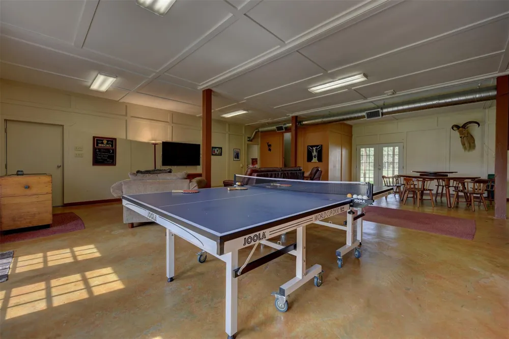 2003 Oakridge Road Weimar, TX 78962