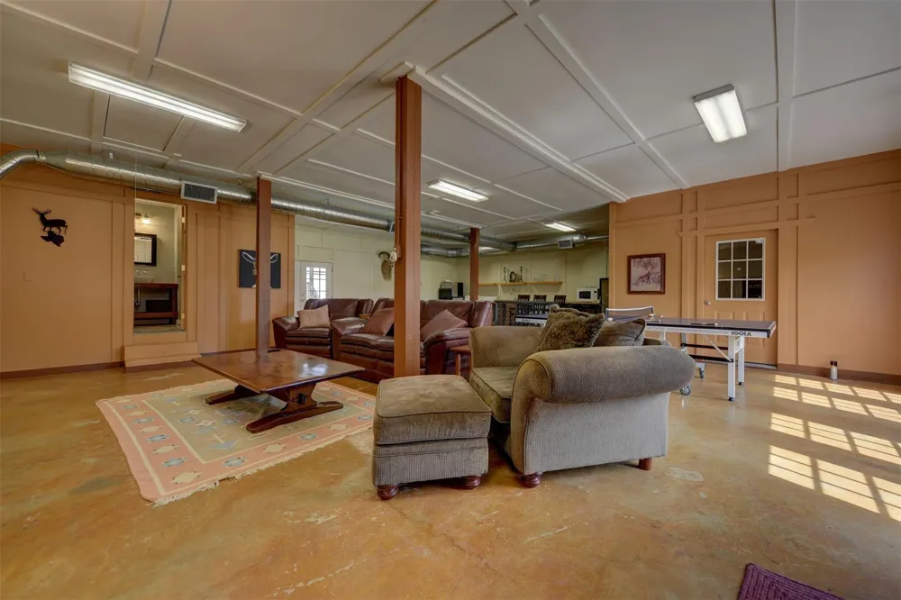 2003 Oakridge Road Weimar, TX 78962