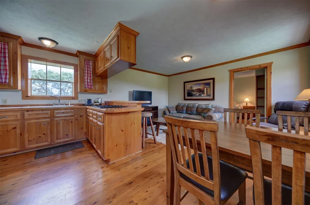 2003 Oakridge Road Weimar, TX 78962