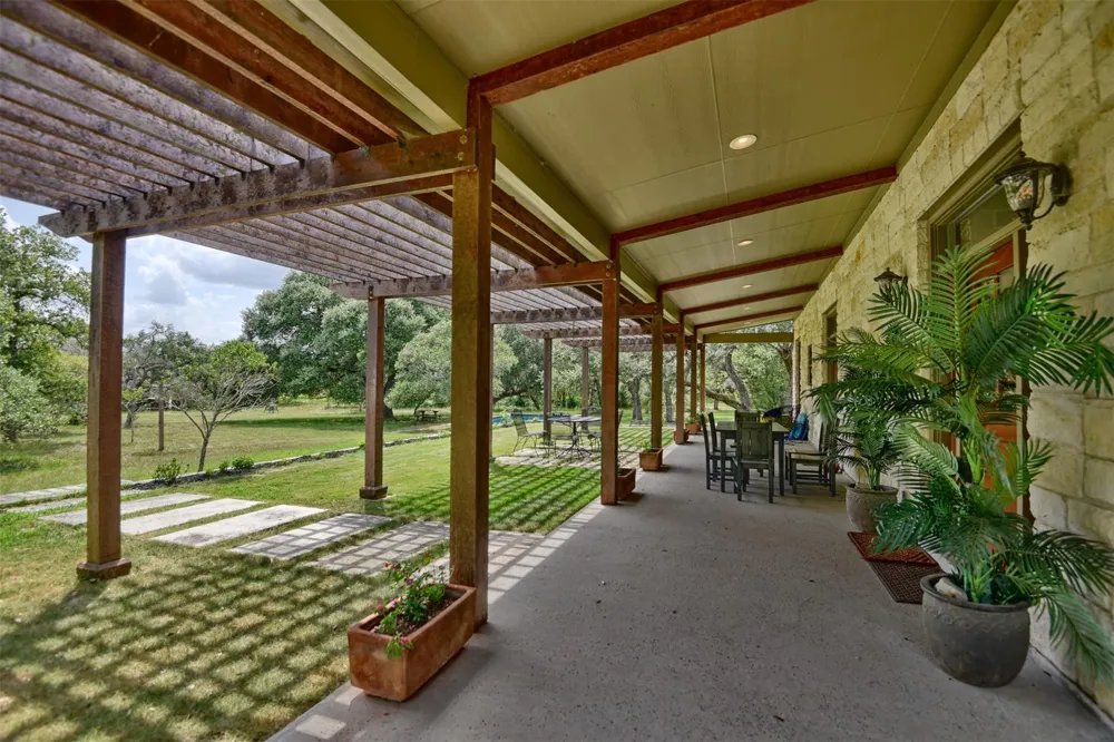 2003 Oakridge Road Weimar, TX 78962
