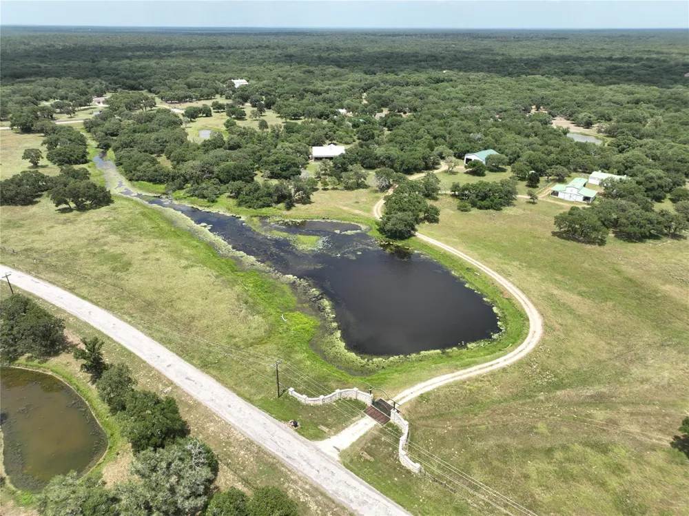 2003 Oakridge Road Weimar, TX 78962