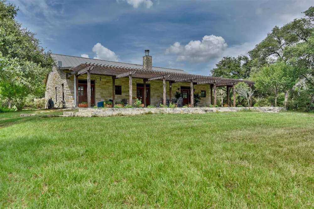 2003 Oakridge Road Weimar, TX 78962
