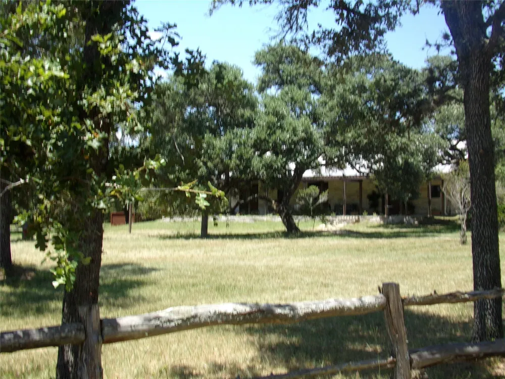 2003 Oakridge Road Weimar, TX 78962