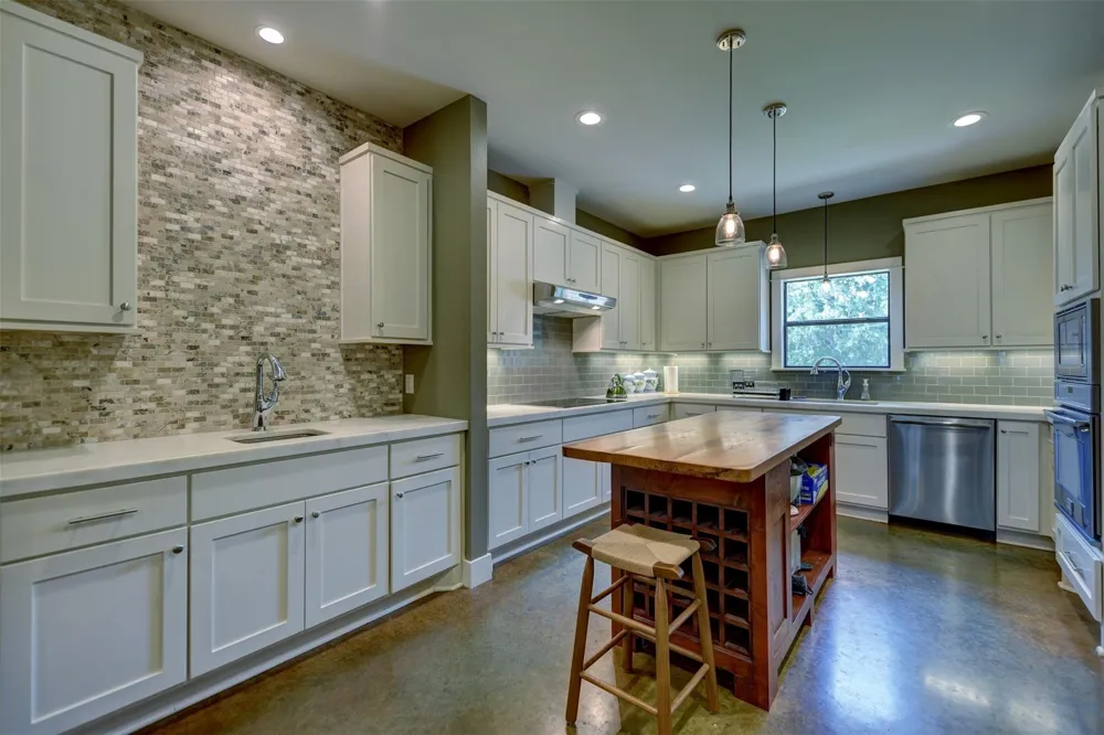 2003 Oakridge Road Weimar, TX 78962