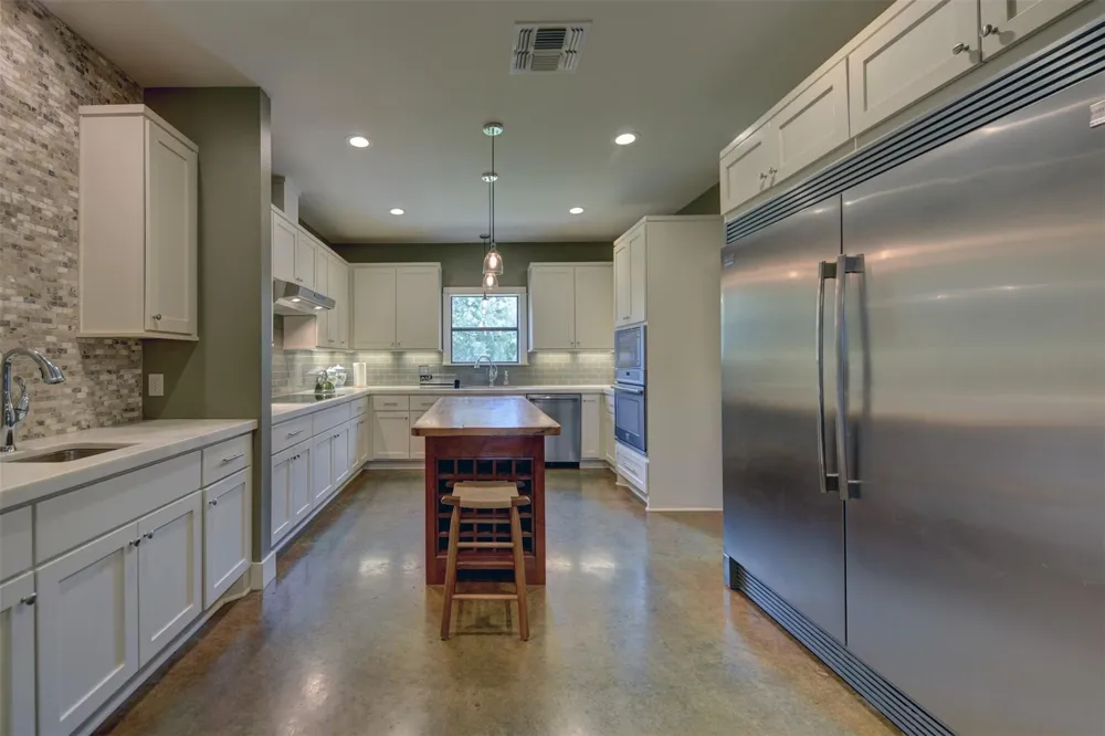 2003 Oakridge Road Weimar, TX 78962