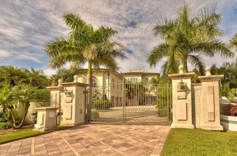220 GULF BOULEVARD #8