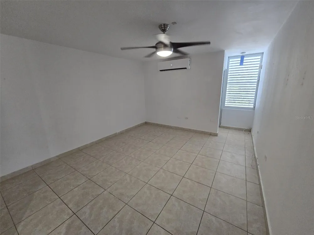 AE-5 CALLE BARCELONA Humacao, PR 00791