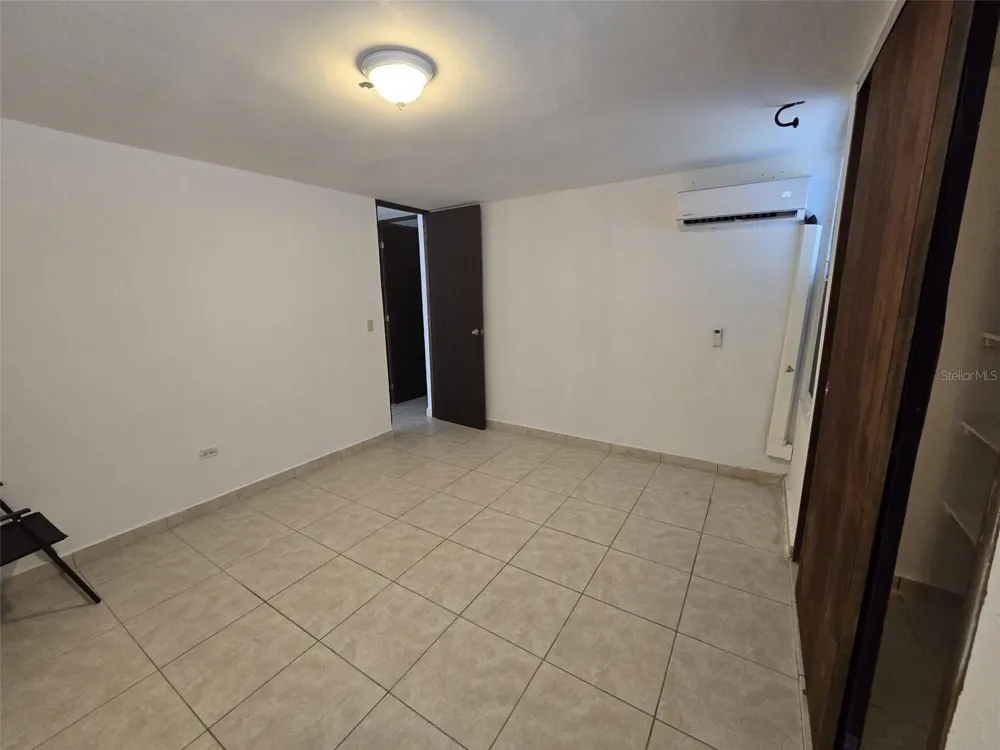AE-5 CALLE BARCELONA Humacao, PR 00791