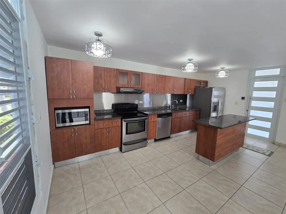 AE-5 CALLE BARCELONA Humacao, PR 00791