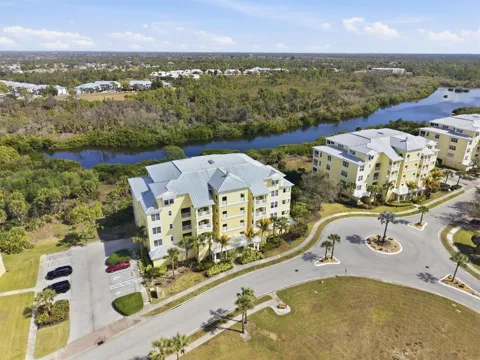 8571 AMBERJACK CIRCLE #304