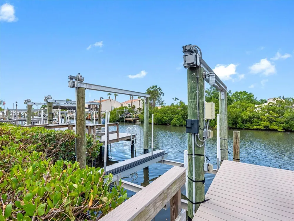 4306 SUNRAY COURT Tampa, FL 33615