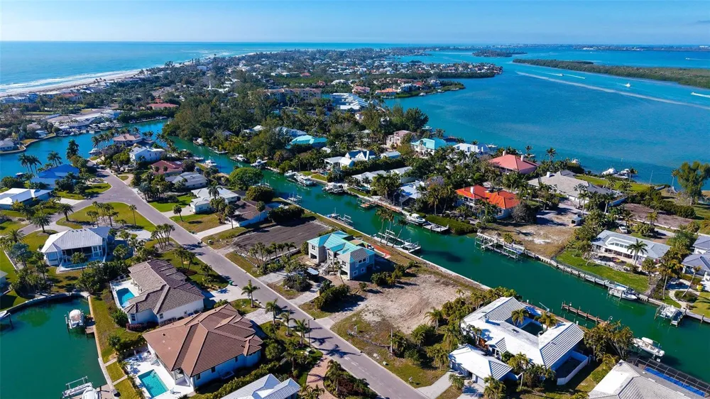 721 EMERALD HARBOR DRIVE Longboat Key, FL 34228