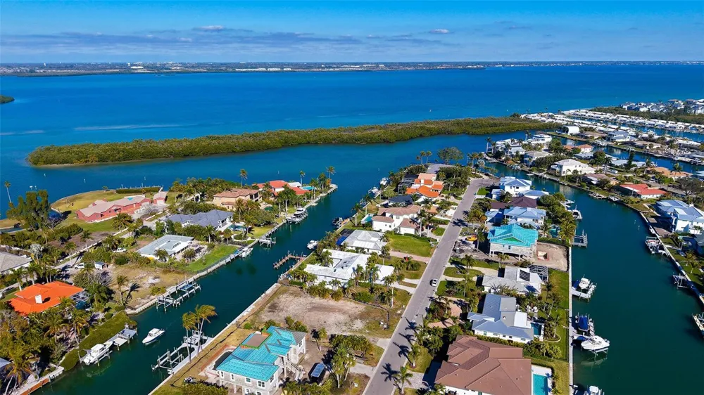 721 EMERALD HARBOR DRIVE Longboat Key, FL 34228