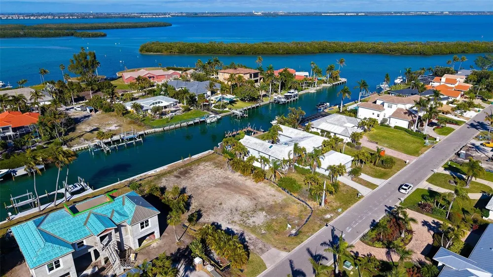 721 EMERALD HARBOR DRIVE Longboat Key, FL 34228