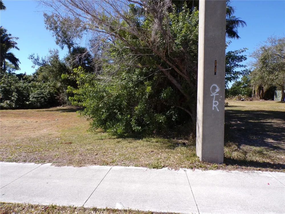 711 COOPER STREET Punta Gorda, FL 33950