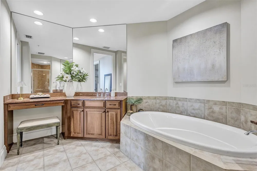 140 RIVIERA DUNES WAY #206 Palmetto, FL 34221