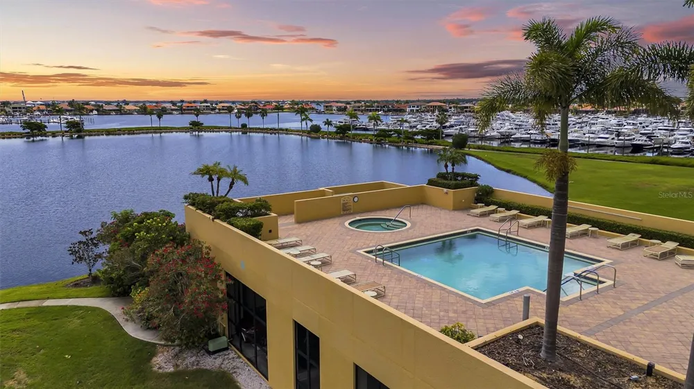140 RIVIERA DUNES WAY #206 Palmetto, FL 34221