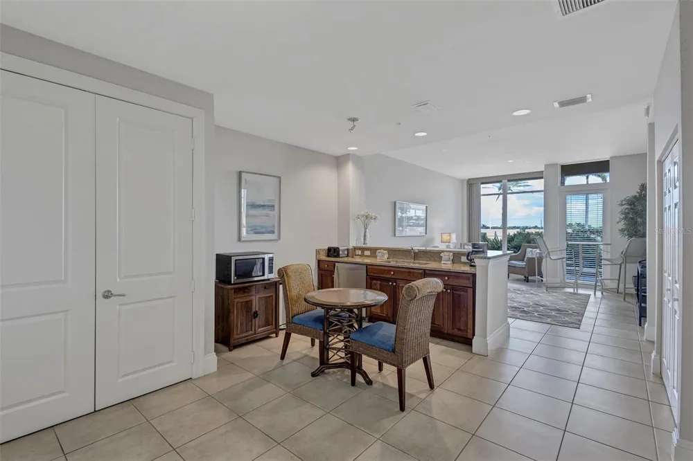 140 RIVIERA DUNES WAY #206 Palmetto, FL 34221