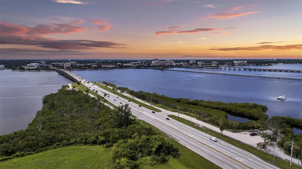 140 RIVIERA DUNES WAY #206 Palmetto, FL 34221