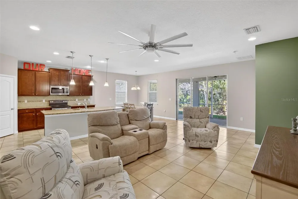 2819 HOLLY BLUFF COURT Plant City, FL 33566