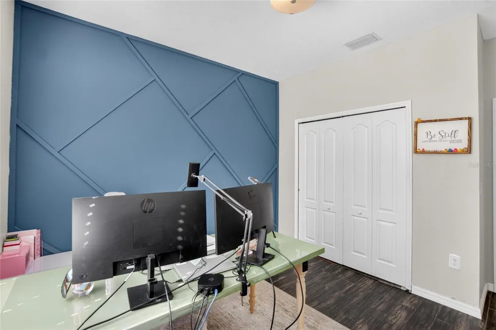 2819 HOLLY BLUFF COURT Plant City, FL 33566