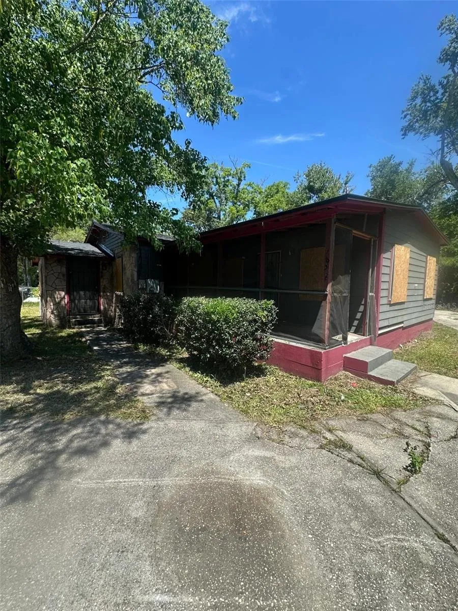 5851 DUNMIRE AVENUE Jacksonville, FL 32219