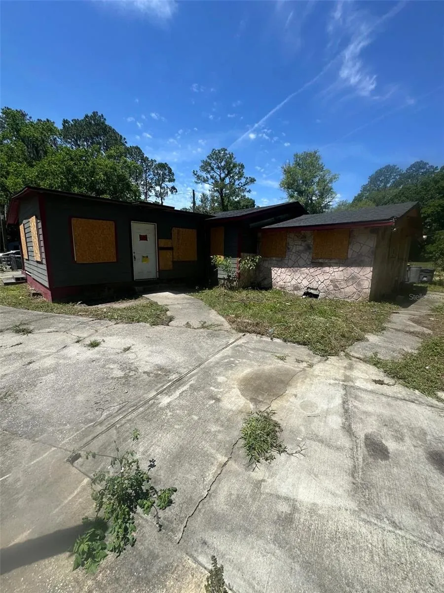 5851 DUNMIRE AVENUE Jacksonville, FL 32219