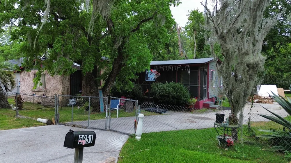 5851 DUNMIRE AVENUE Jacksonville, FL 32219