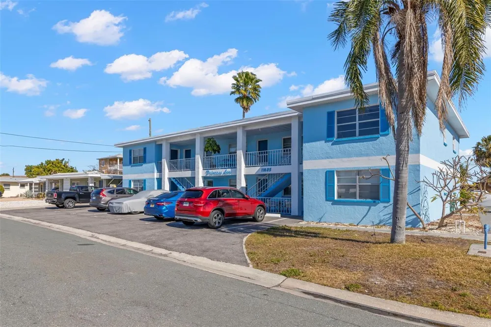 11025 2ND STREET E #8 Treasure Island, FL 33706