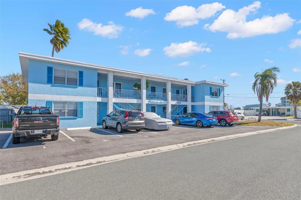 11025 2ND STREET E #8 Treasure Island, FL 33706