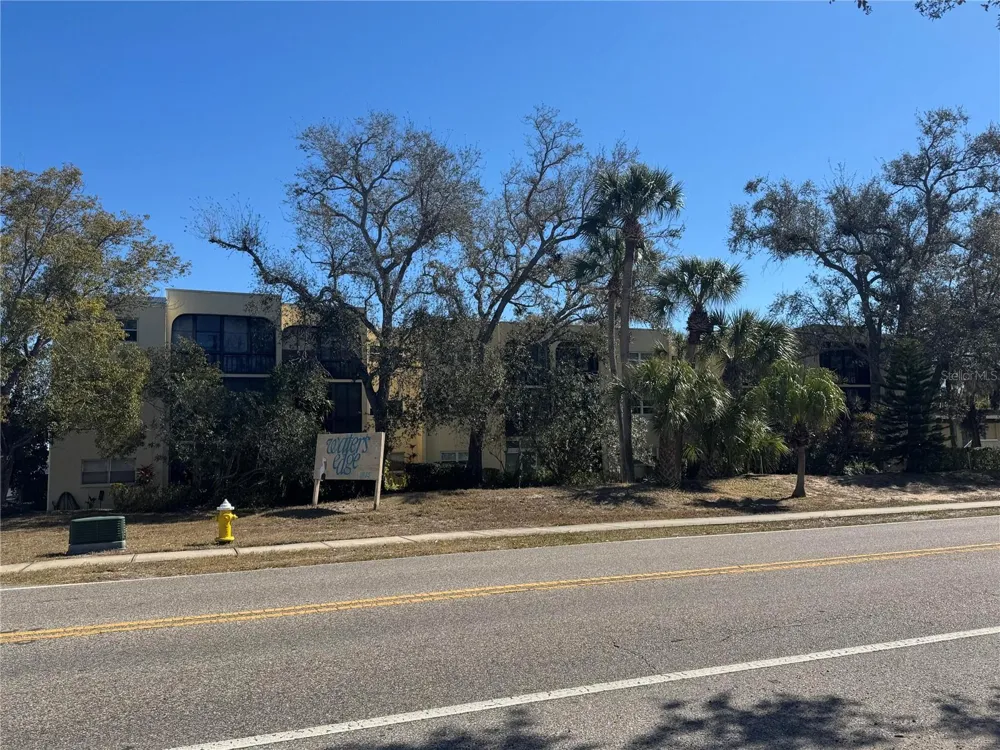 11485 OAKHURST ROAD #-211 Largo, FL 33774