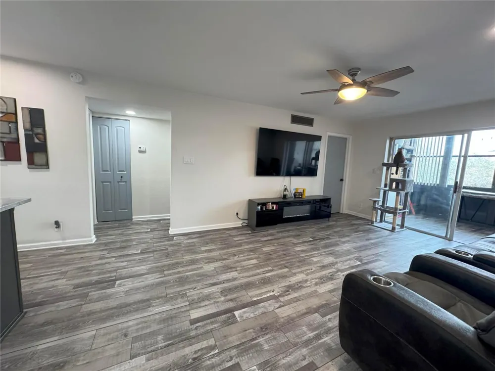11485 OAKHURST ROAD #-211 Largo, FL 33774