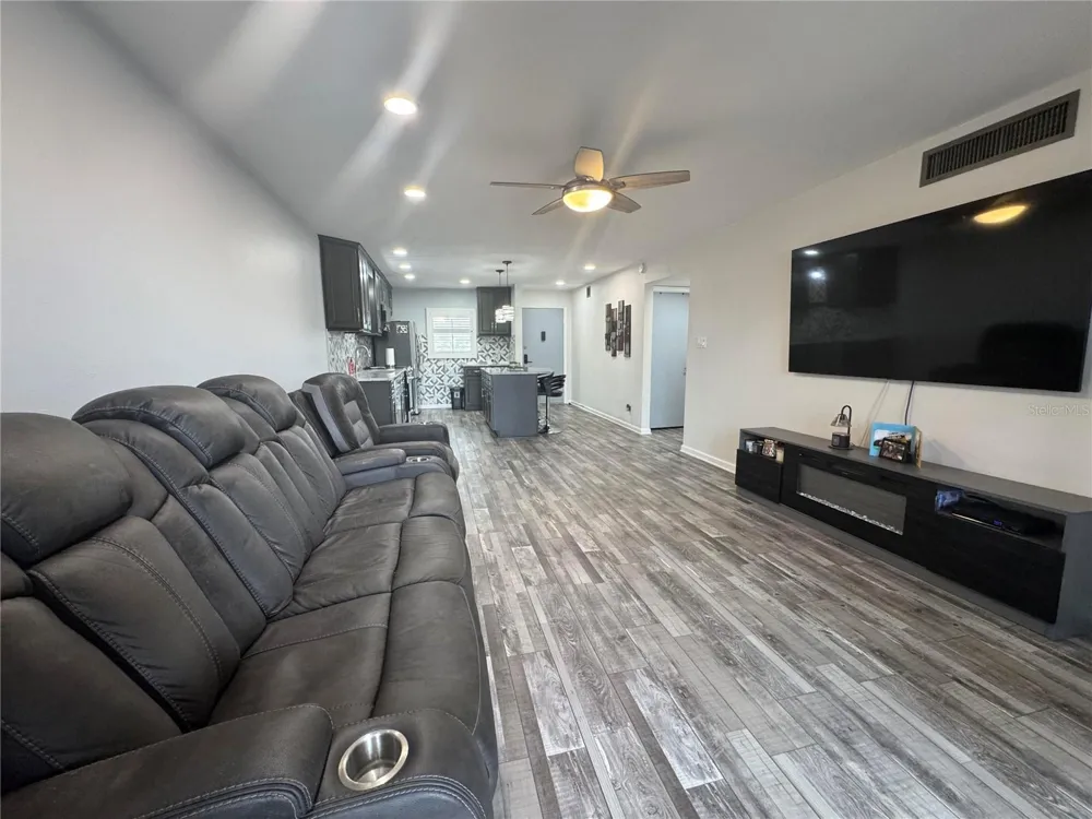 11485 OAKHURST ROAD #-211 Largo, FL 33774