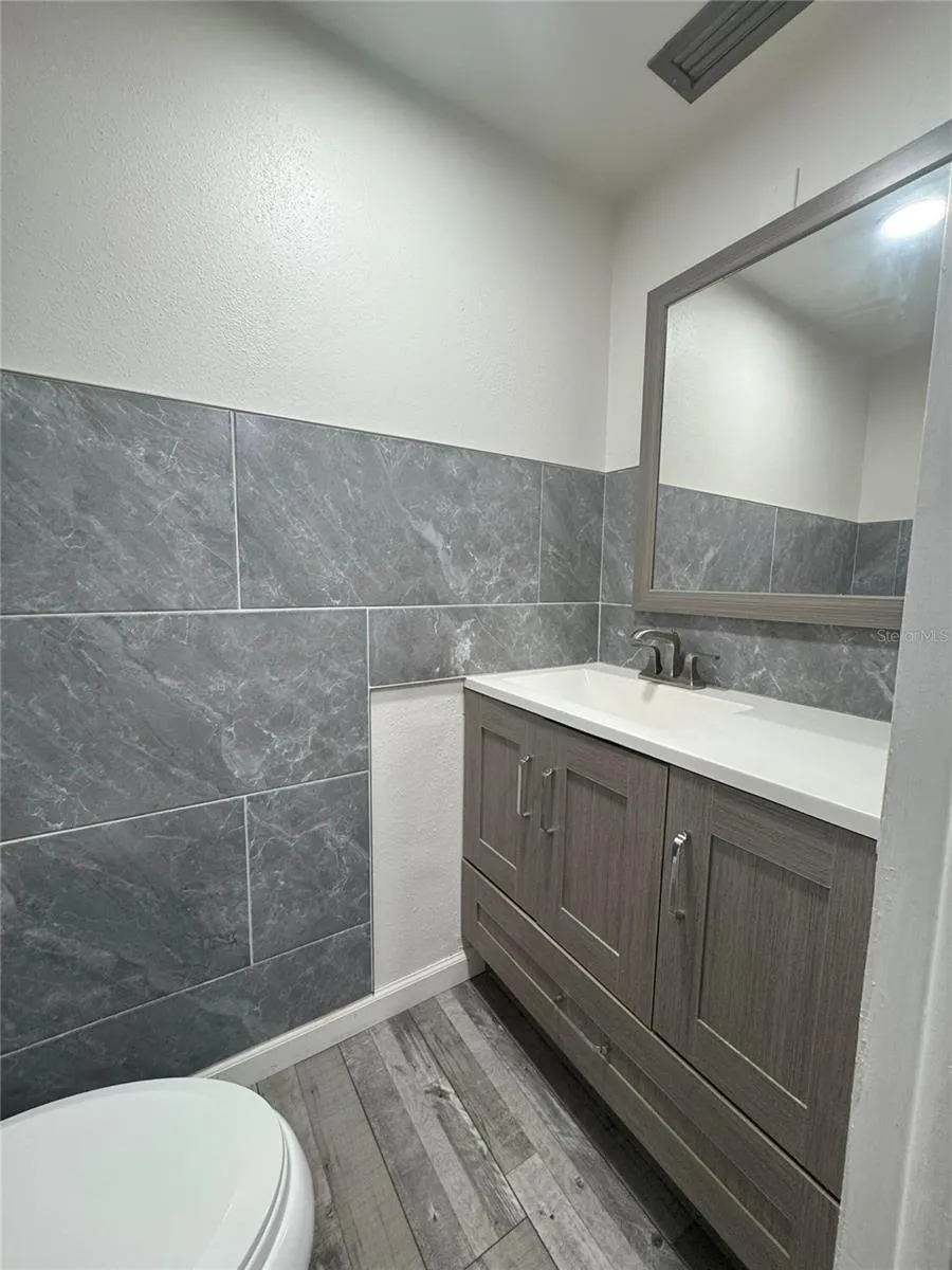 11485 OAKHURST ROAD #-211 Largo, FL 33774