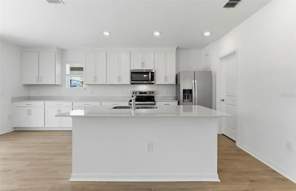 1090 SILVERLAKE BOULEVARD Lake Alfred, FL 33850