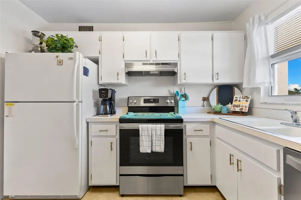 915 BEACH ROAD #318 Siesta Key, FL 34242
