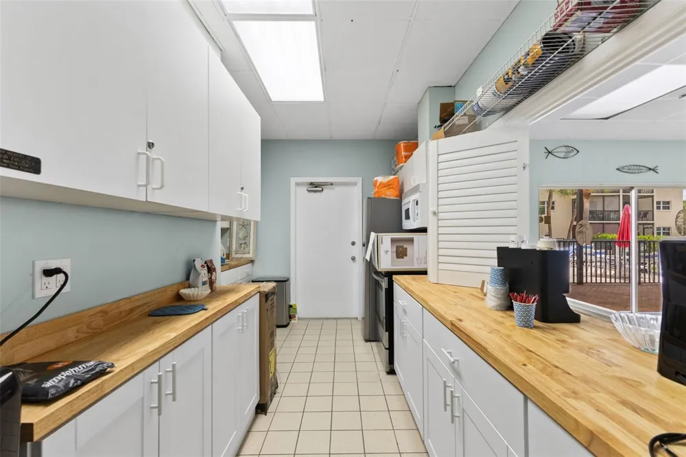 915 BEACH ROAD #318 Siesta Key, FL 34242