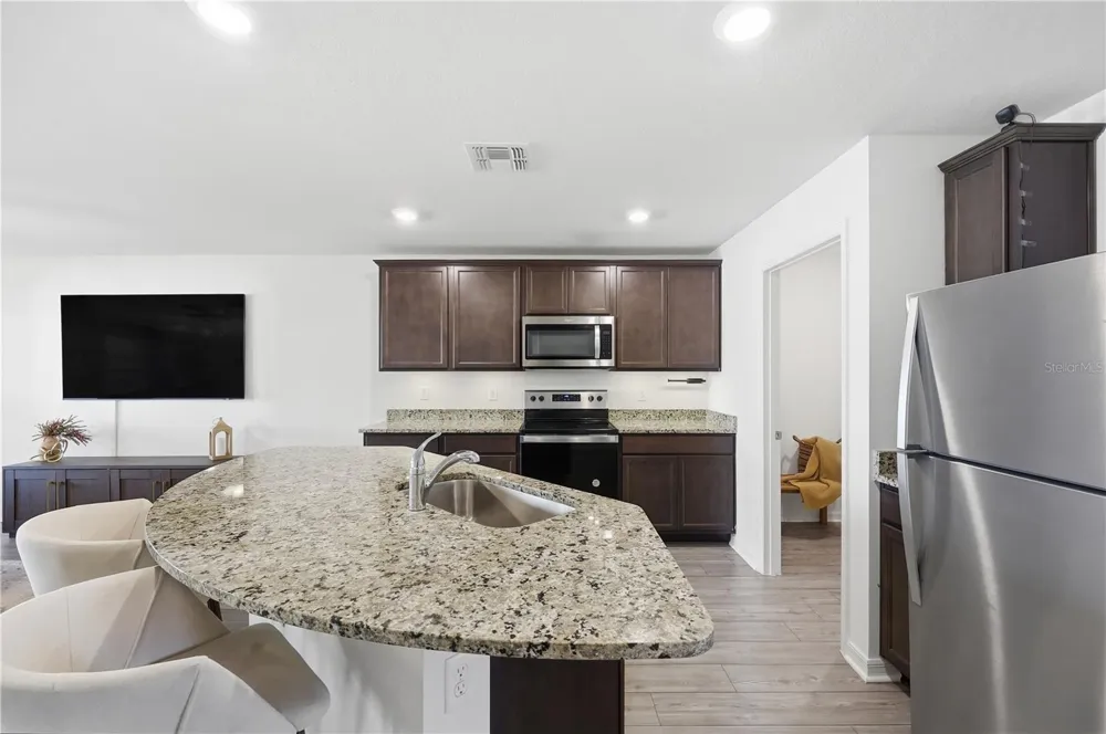 1675 WYNFORD CIRCLE Tavares, FL 32778