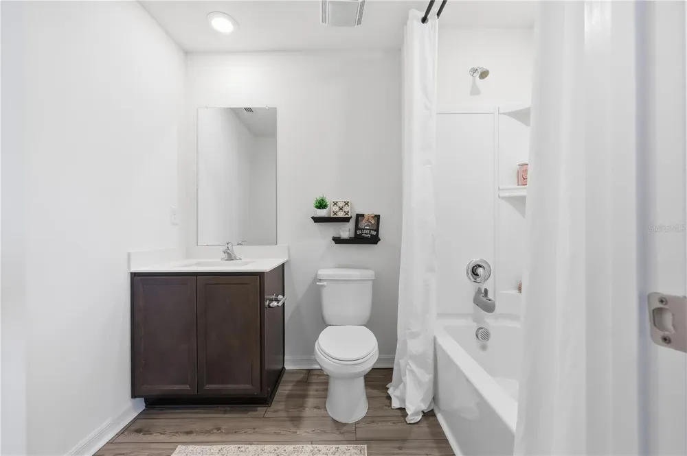 1675 WYNFORD CIRCLE Tavares, FL 32778