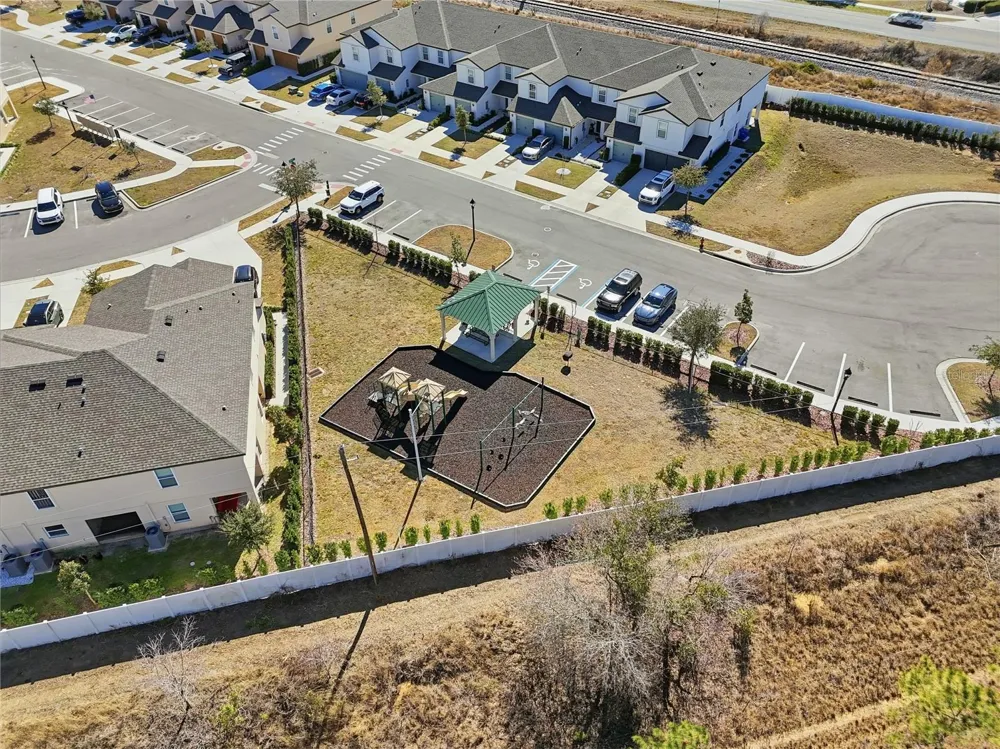 1675 WYNFORD CIRCLE Tavares, FL 32778