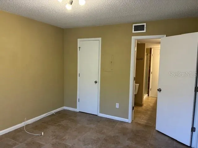 3806 OAK DRIVE #V21 Tampa, FL 33611