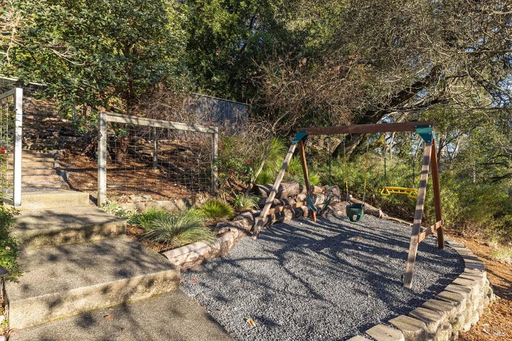 1625 Madrone Avenue Healdsburg, CA 95448