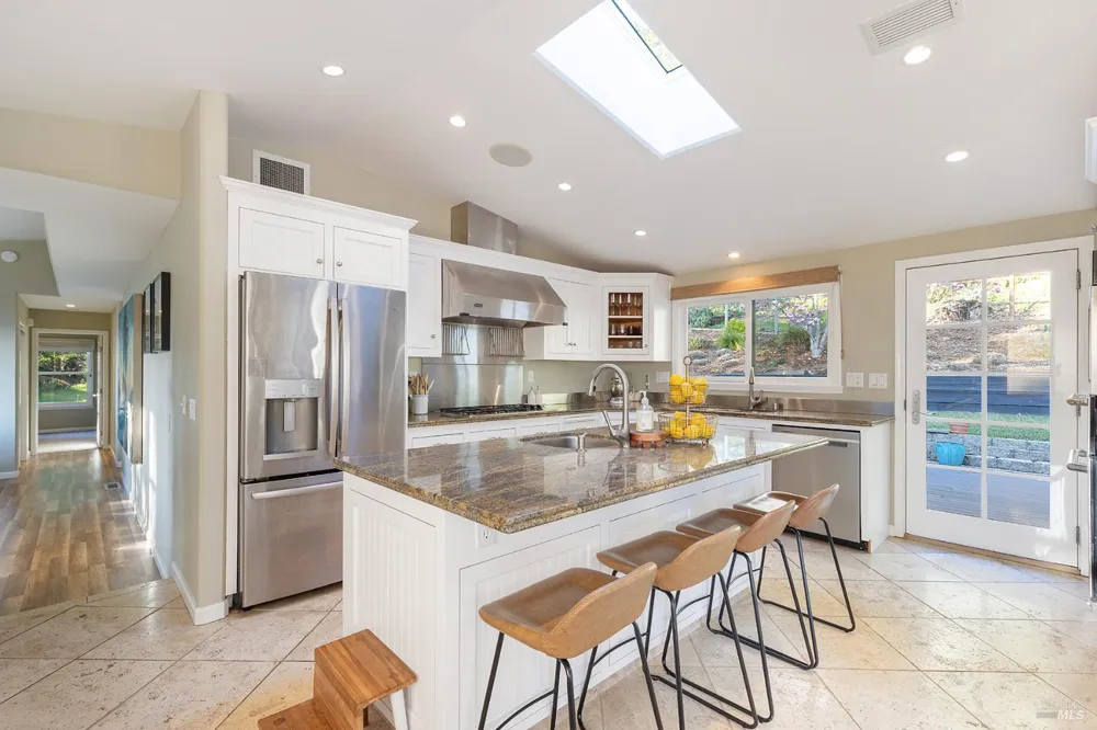 1625 Madrone Avenue Healdsburg, CA 95448