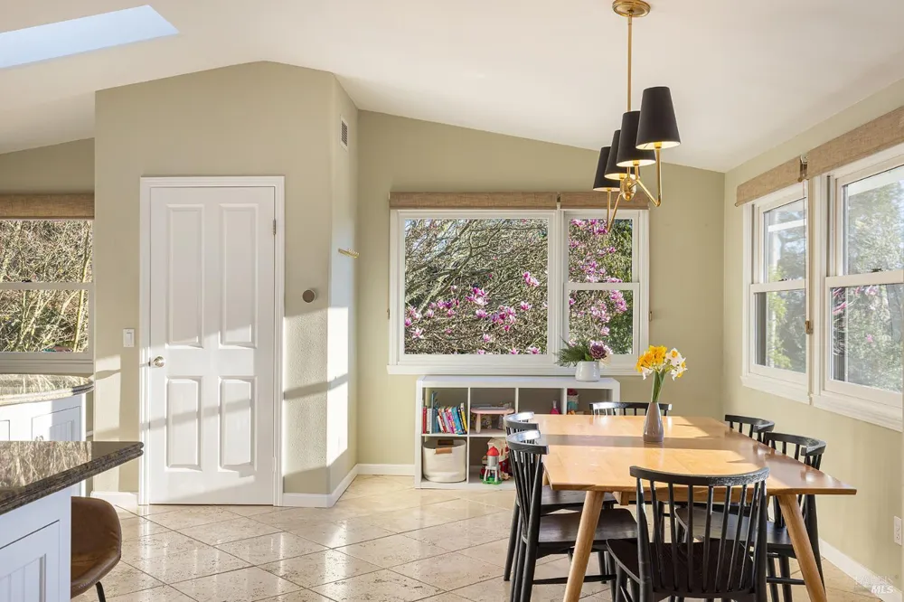 1625 Madrone Avenue Healdsburg, CA 95448