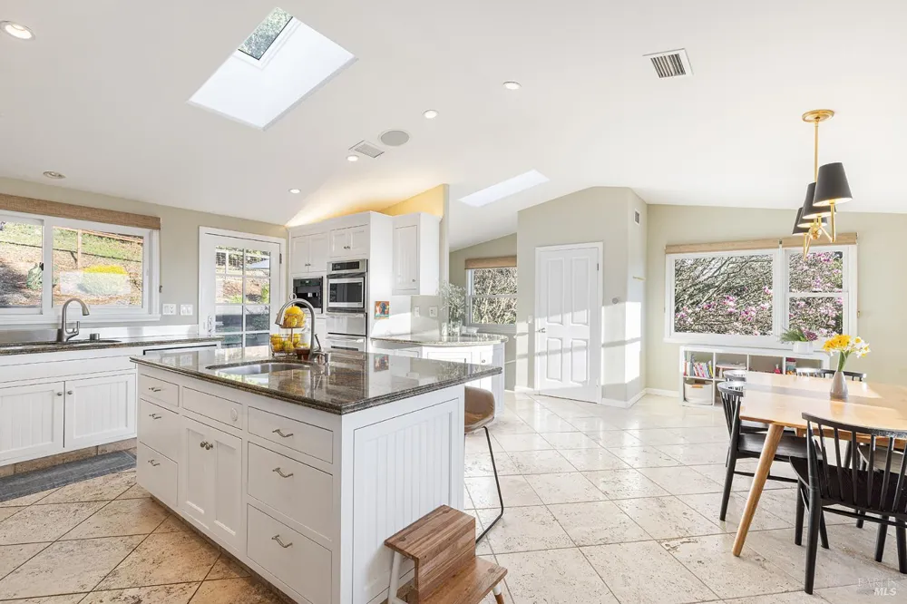 1625 Madrone Avenue Healdsburg, CA 95448