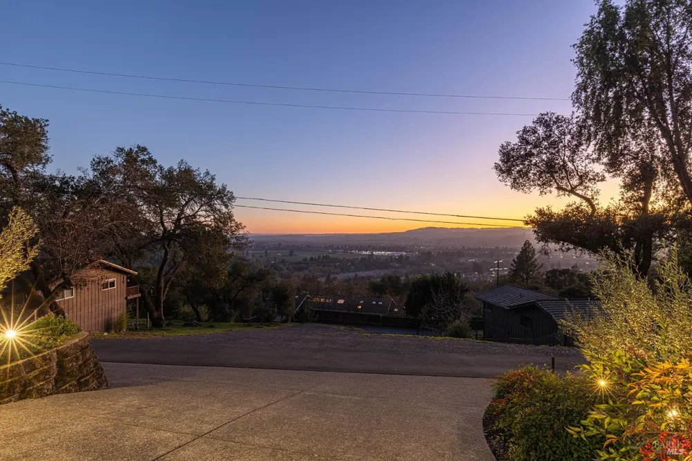1625 Madrone Avenue Healdsburg, CA 95448