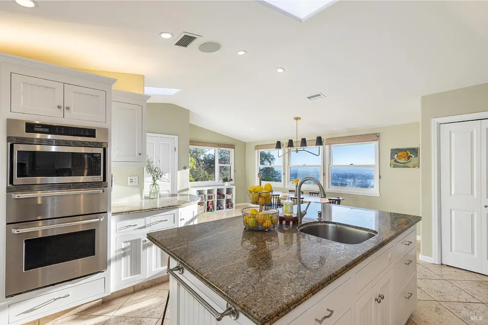 1625 Madrone Avenue Healdsburg, CA 95448