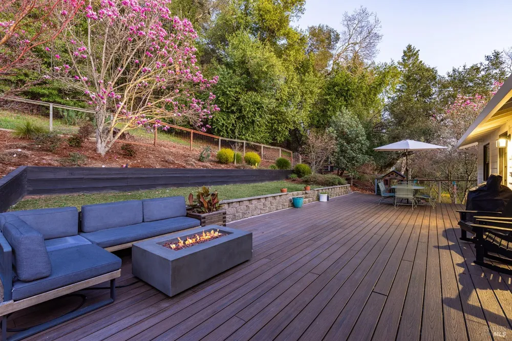 1625 Madrone Avenue Healdsburg, CA 95448