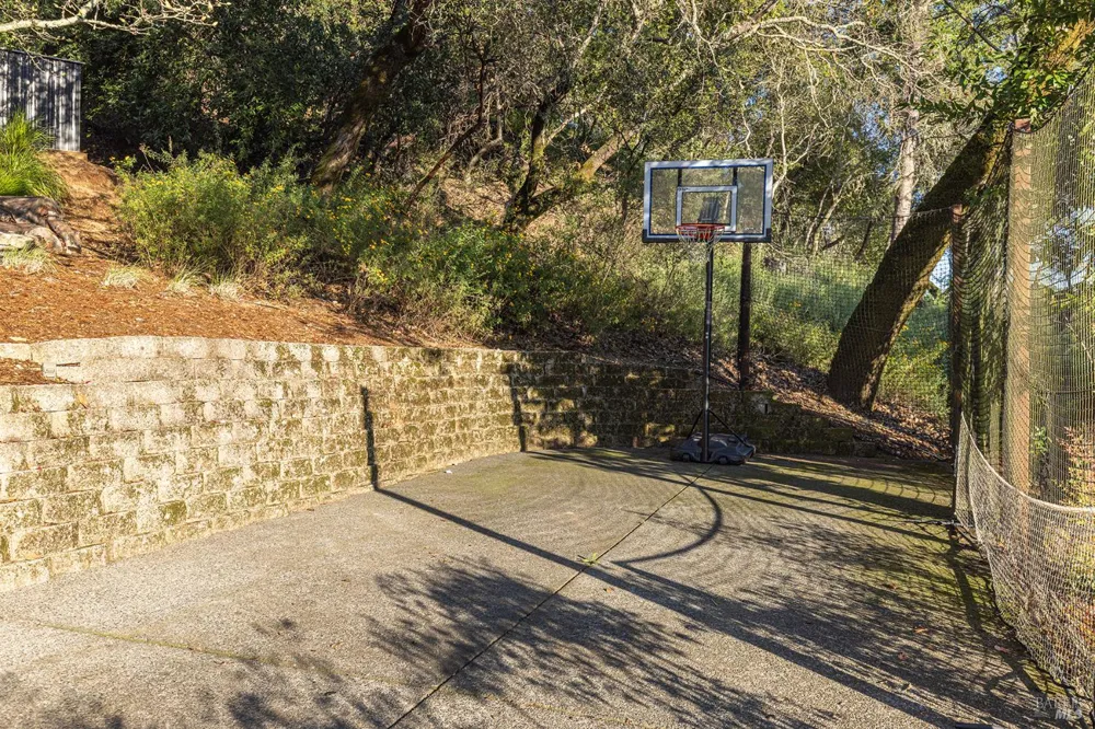 1625 Madrone Avenue Healdsburg, CA 95448