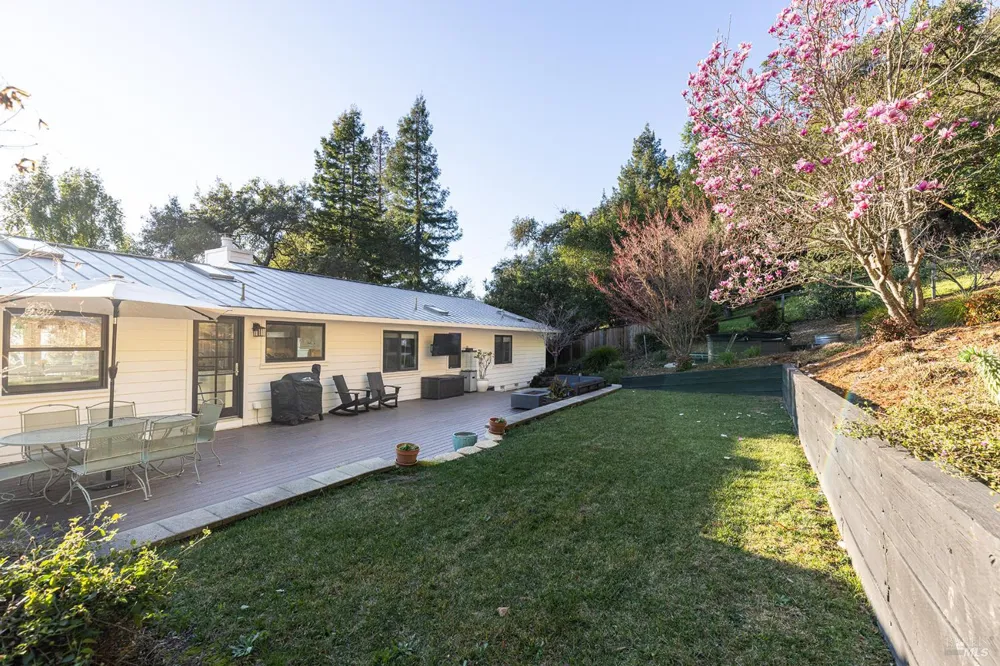 1625 Madrone Avenue Healdsburg, CA 95448